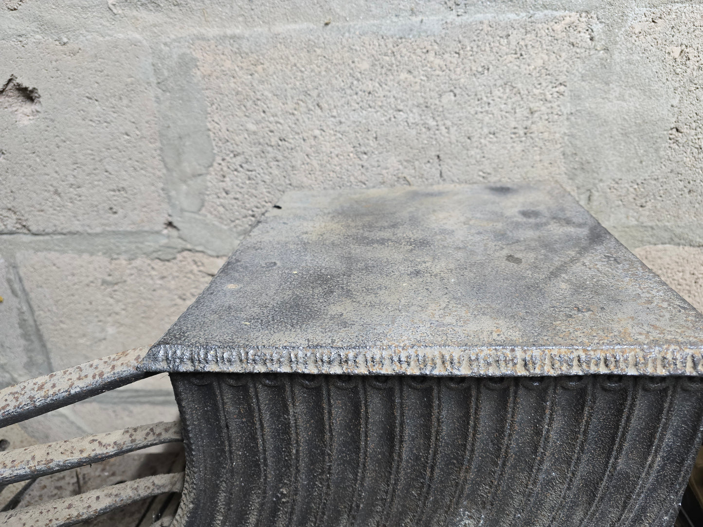 Georgian Cast Iron Fire Grate / Hob Grate with Serpentine Front