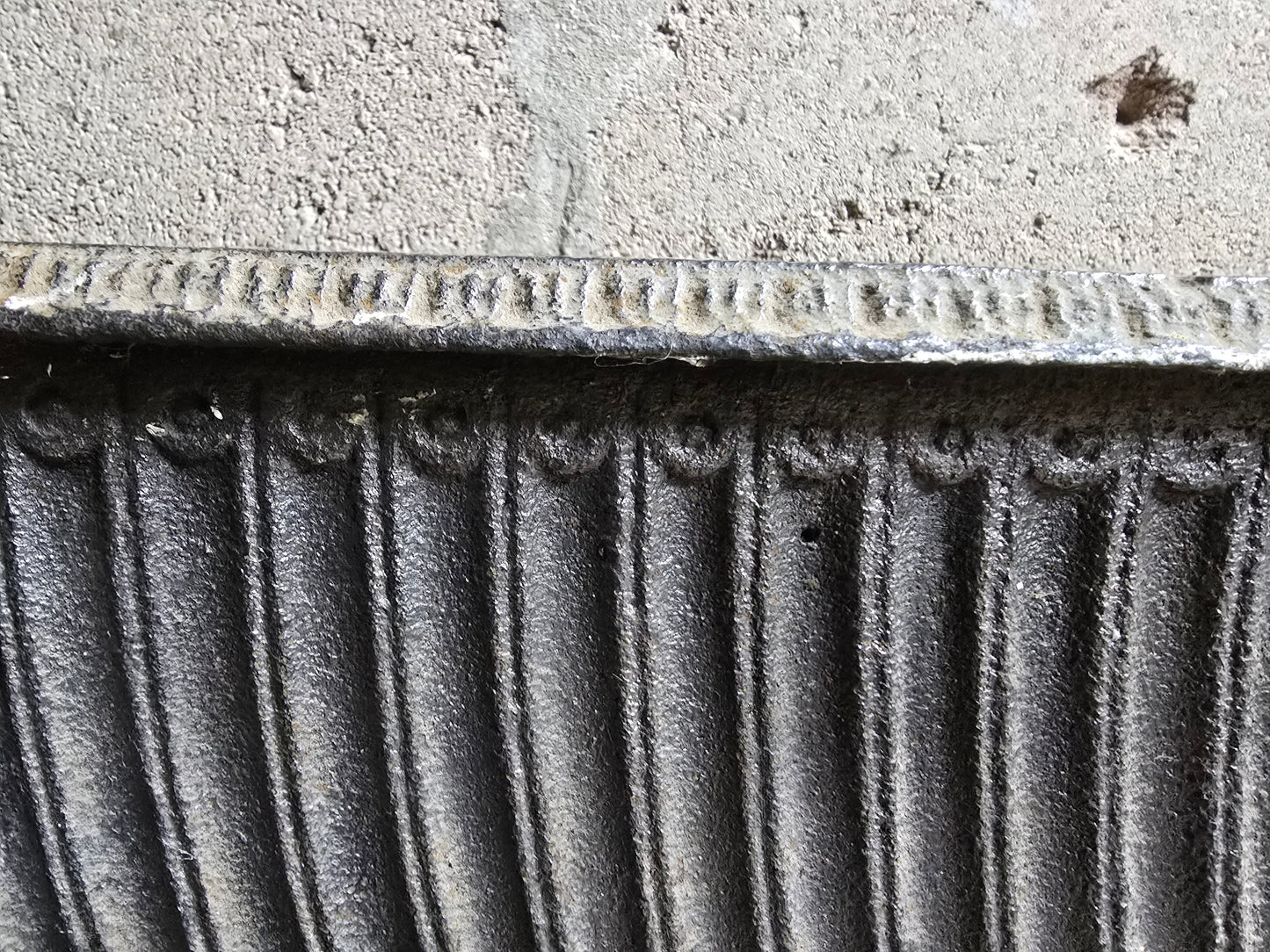 Georgian Cast Iron Fire Grate / Hob Grate with Serpentine Front