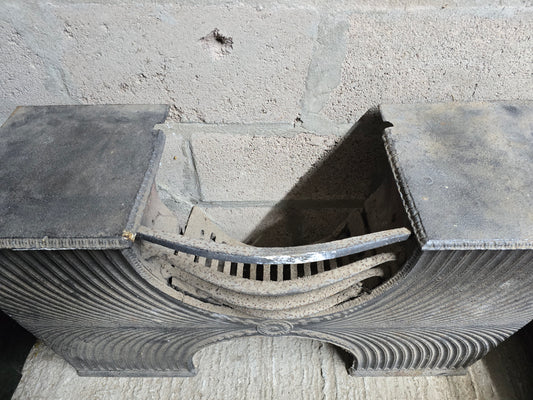 Georgian Cast Iron Fire Grate / Hob Grate with Serpentine Front